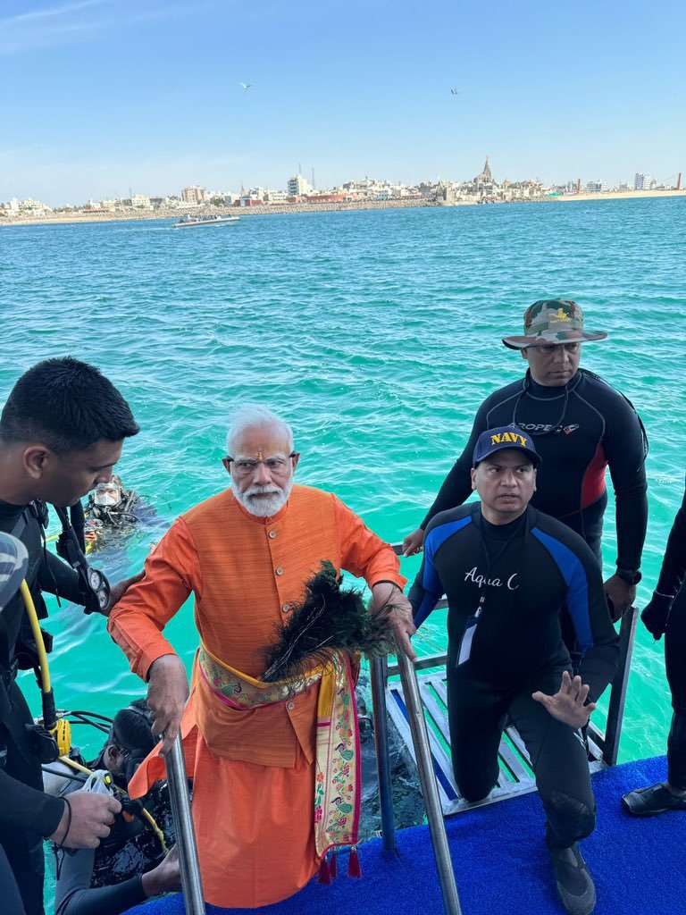 PM Modi Dives at Dwaraka Offers Prayers at Submerged City 